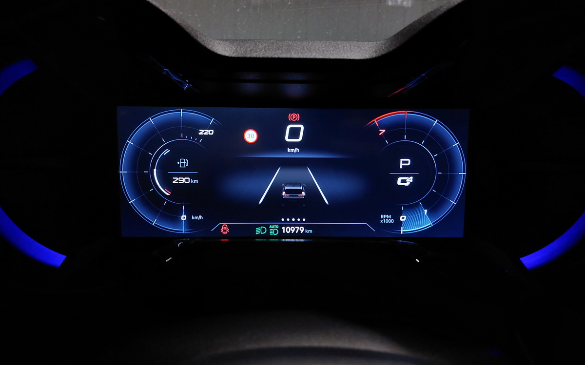 Alfa-Romeo-Junior-Q4-Ibrida-2026-test-drive-OnlyAuto (23)