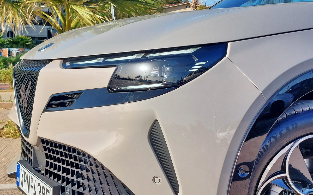 Alfa-Romeo-Junior-Q4-Ibrida-2026-test-drive-OnlyAuto (31)