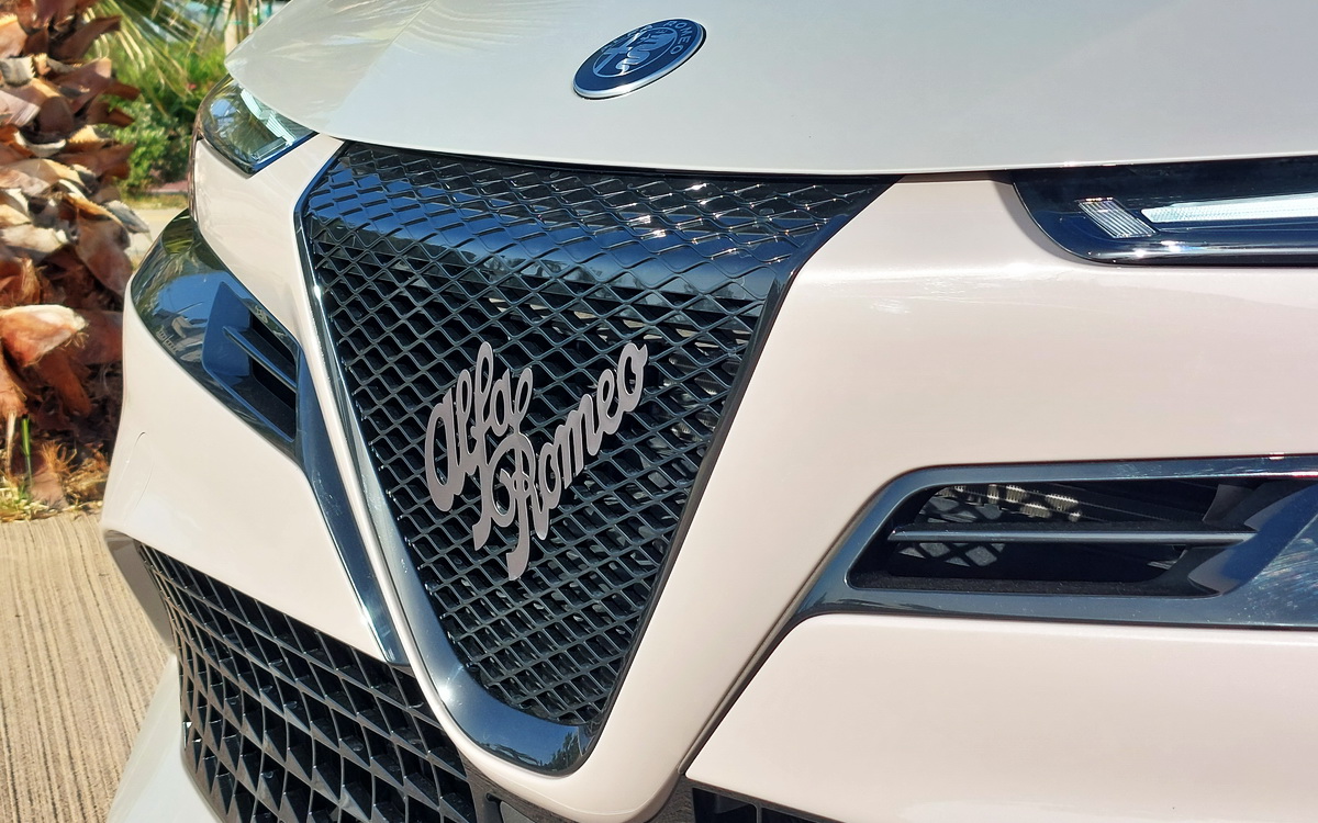 Alfa-Romeo-Junior-Q4-Ibrida-2026-test-drive-OnlyAuto (33)