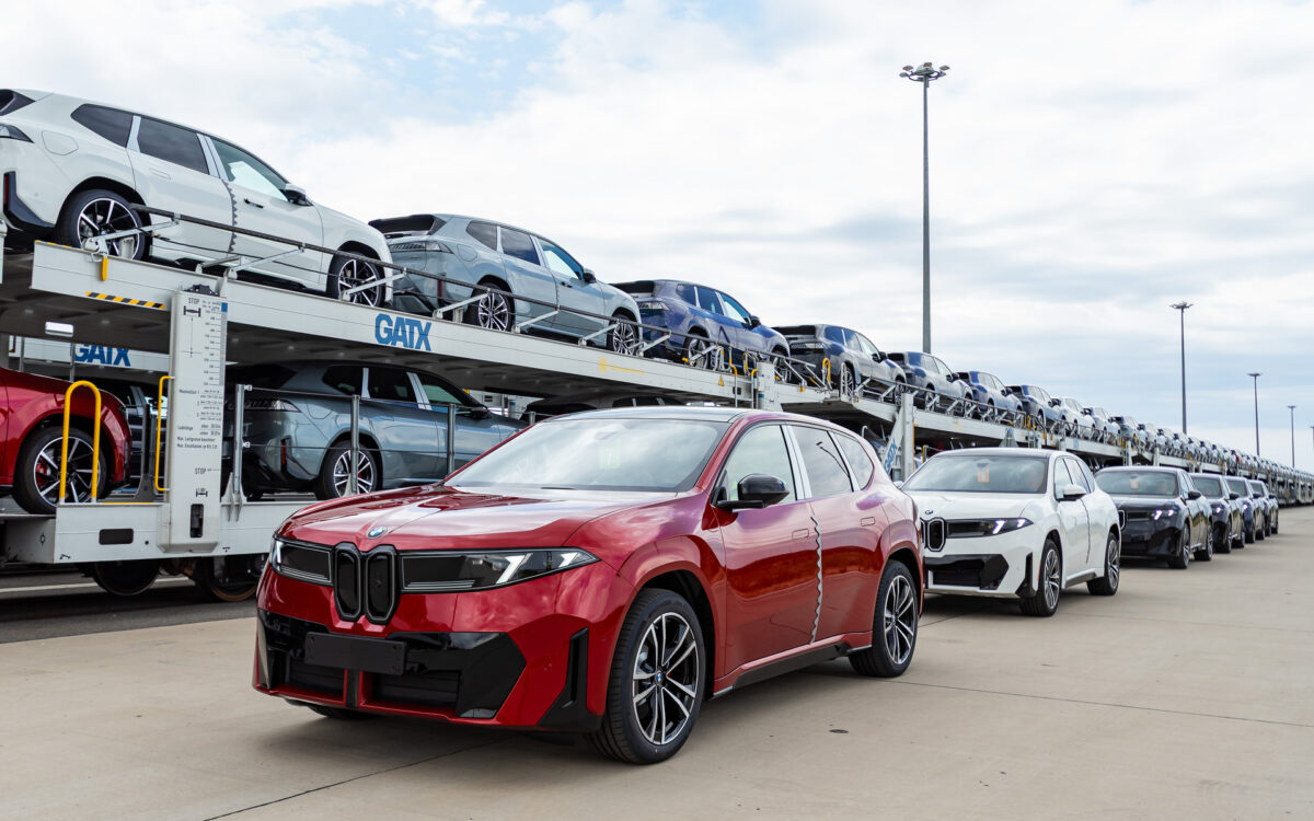 Το SUV που η BMW δεν προλαβαίνει να φορτώνει σε νταλίκες