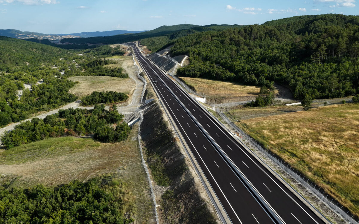 E65: Άνοιξε το βόρειο τμήμα, μπήκαν τα πρώτα οχήματα (video)