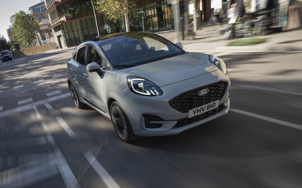 Το ολοκληρωμένο και fun to drive B-SUV, το Ford Puma, διατίθεται με ήπια υβριδικό σύστημα απόδοσης μέχρι 170 PS, με χειροκίνητο ή αυτόματο σασμάν και προσφέρεται με χαμηλότοκο χρηματοδοτικό