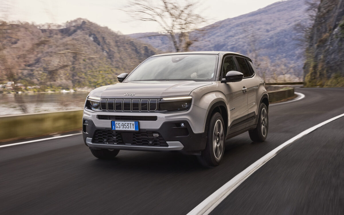 Jeep Avenger e-Hybrid: Έως 2.500 ευρώ όφελος και 8ετής εγγύηση στη νέα προσφορά της Βελμάρ
