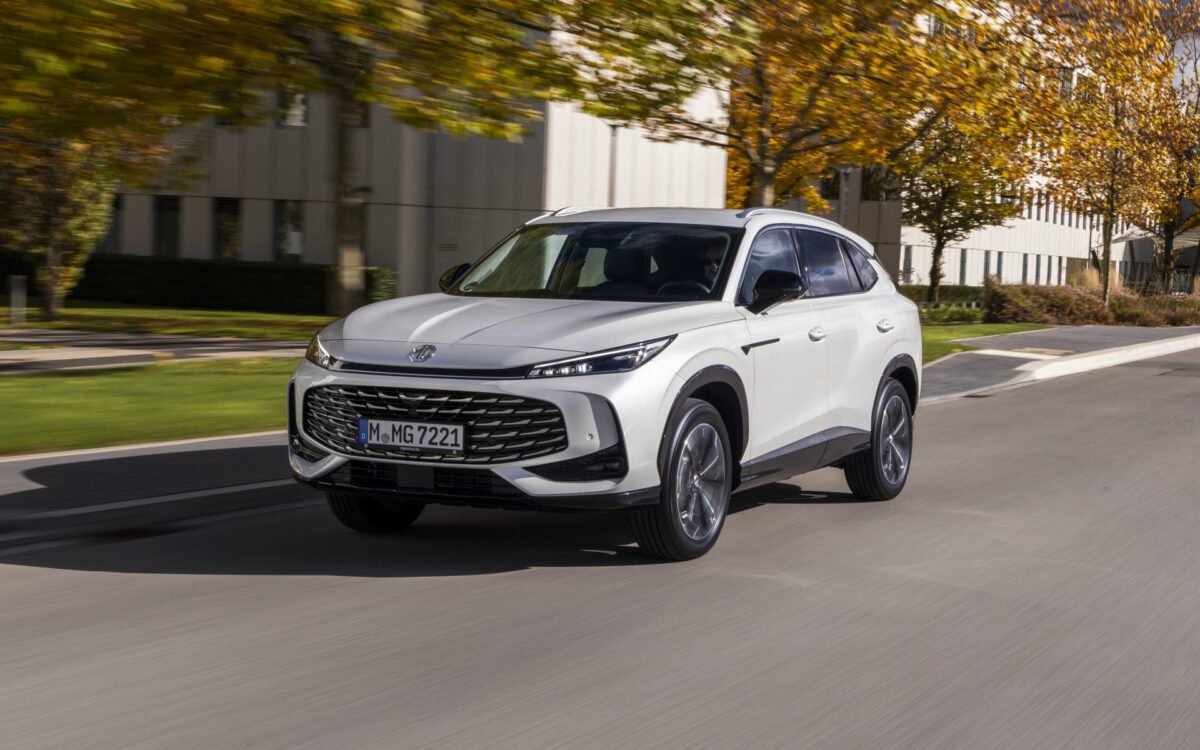Στην Ελλάδα το νέο MG HS Hybrid+ των 225 PS (+τιμή)