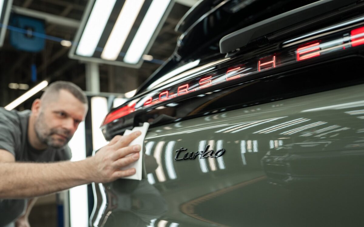 Porsche: Συμφωνία διοίκησης – συνδικάτων για επενδύσεις αλλά και μειώσεις προσωπικού και αποδοχών