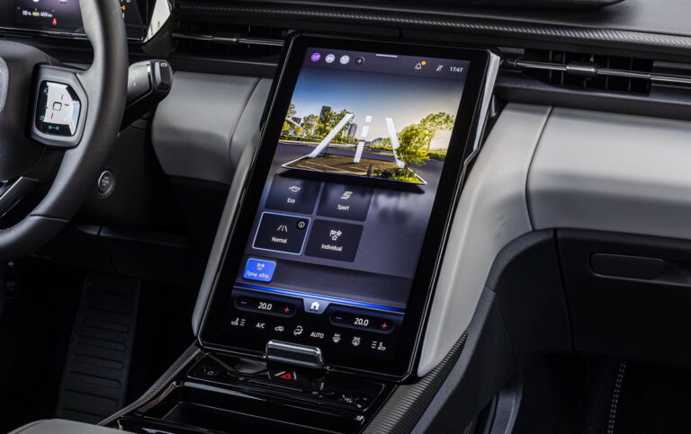 Ford-Explorer-GR-blue-2024 (3)