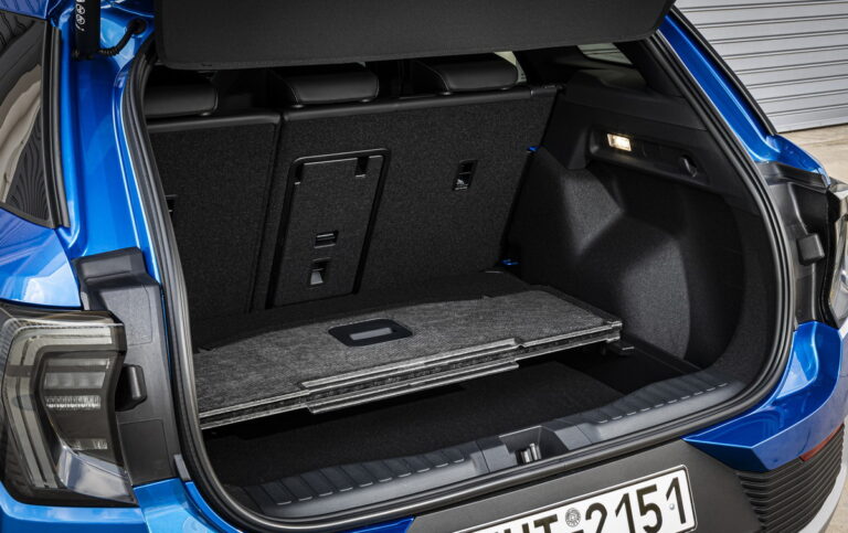 Ford-Explorer-GR-blue-2024 (8)