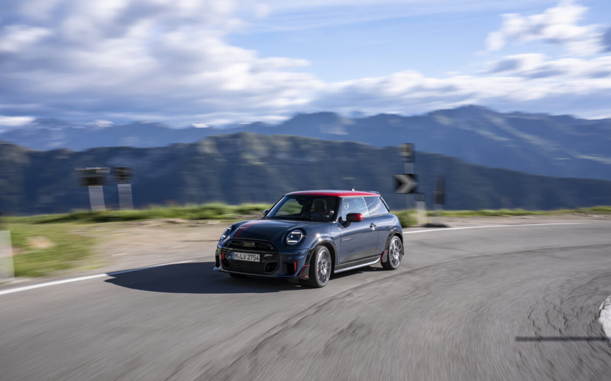 MINI John Cooper Works: Νέα γνήσια JCW αξεσουάρ για ακόμη πιο αγωνιστική εμφάνιση