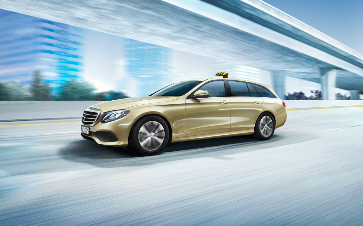 Στροφή 180 μοιρών από την Mercedes-Benz