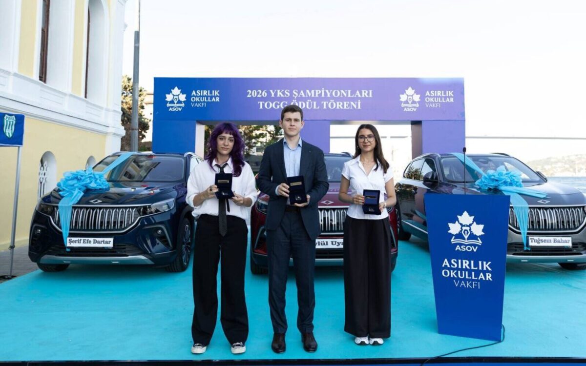 Δώρισαν το τουρκικό SUV στους μαθητές που πρώτευσαν στις σχολικές εξετάσεις (video)