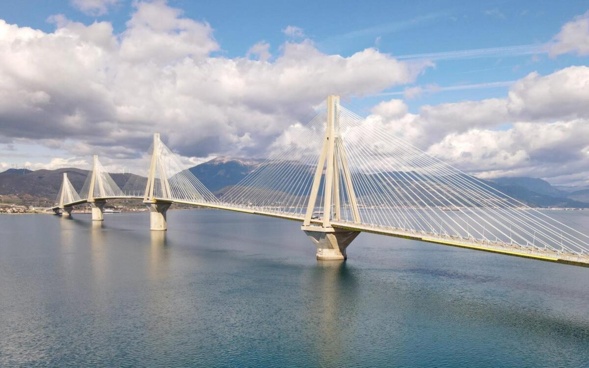 Γέφυρα Ρίου – Αντιρρίου: 22 έτη λειτουργίας, πόσα χρόνια χρειάστηκαν για την κατασκευή της (video)