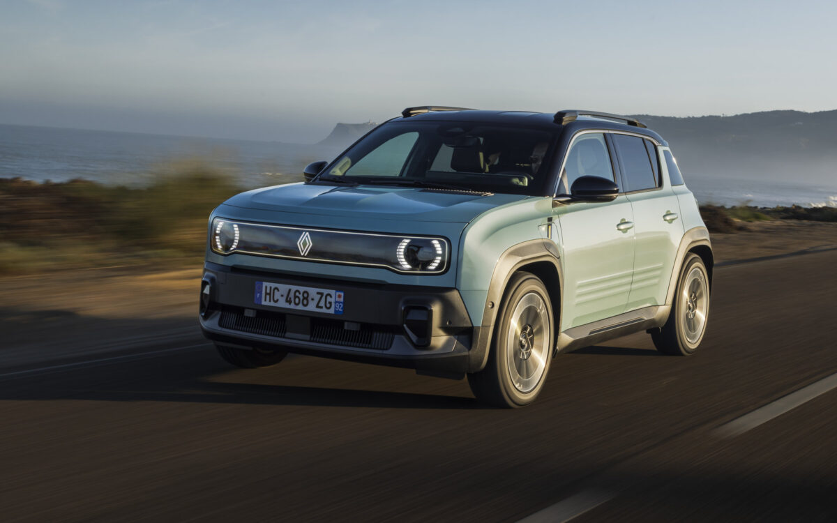 Renault: Κρατάει τους φυσικούς διακόπτες και ας κοστίζουν