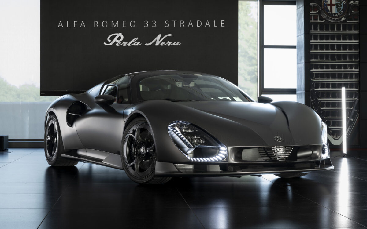 Alfa Romeo 33 Stradale Perla Nera: Το «μαύρο μαργαριτάρι» που υπάρχει μόνο μία φορά (video)