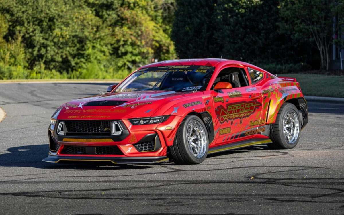 O T-Pain δίνει… πόνο με τη Ford Mustang των 910 ίππων, που δεν ισιώνει πουθενά (video)