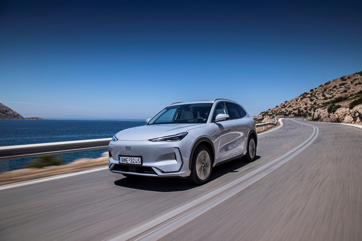 Geely E5: Νέα έκδοση με μεγαλύτερη μπαταρία και τιμή κάτω από 30.000 ευρώ