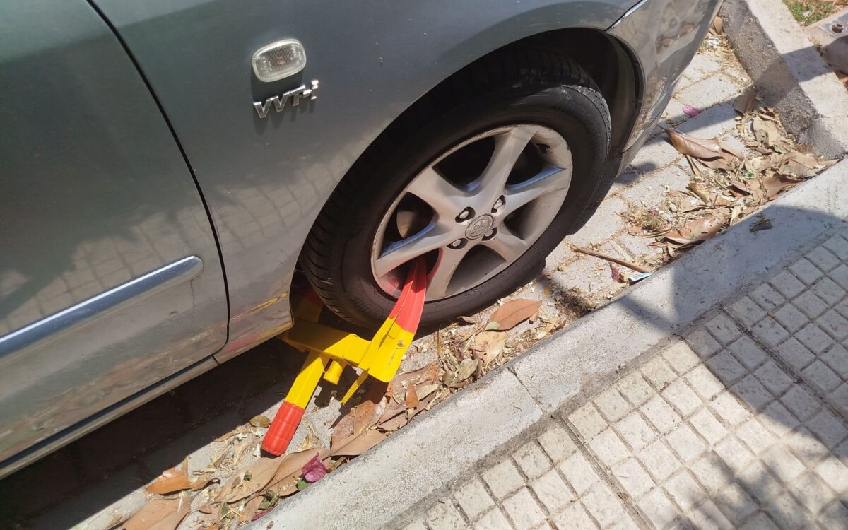 Βρήκα δαγκάνα στον τροχό του αυτοκινήτου μου: Τι πρέπει να κάνω