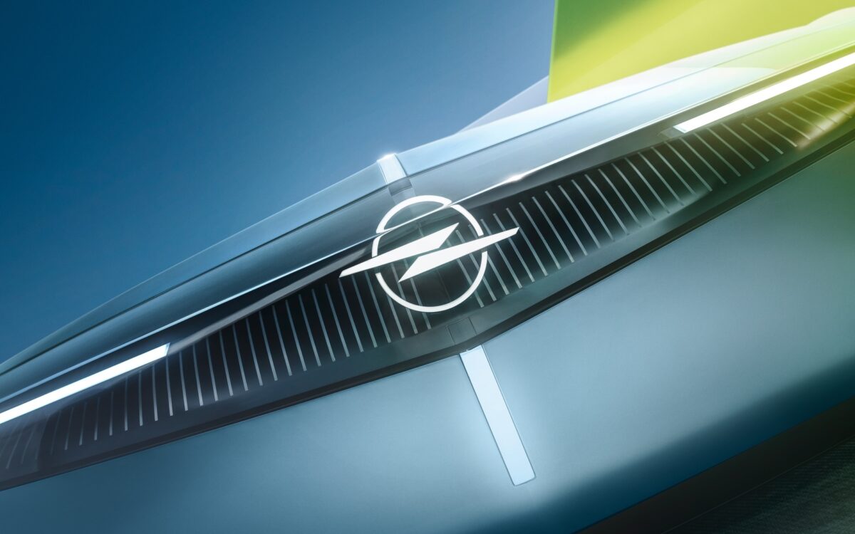 Η έκπληξη της Opel στο σαλόνι αυτοκινήτου του Παρισιού