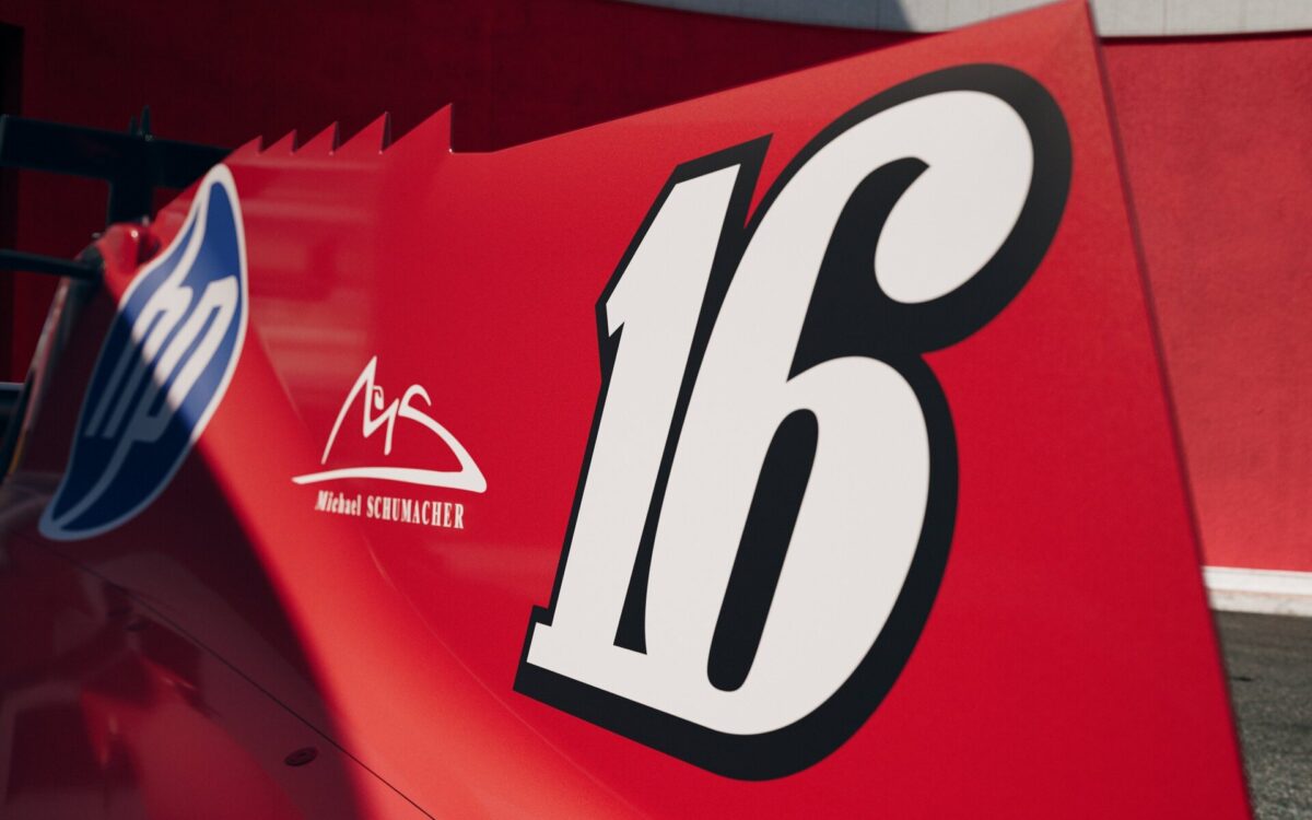 Ferrari: Τα μονοθέσια των Leclerc-Hamilton στην Μόντσα με το λογότυπο του Schumacher (video)