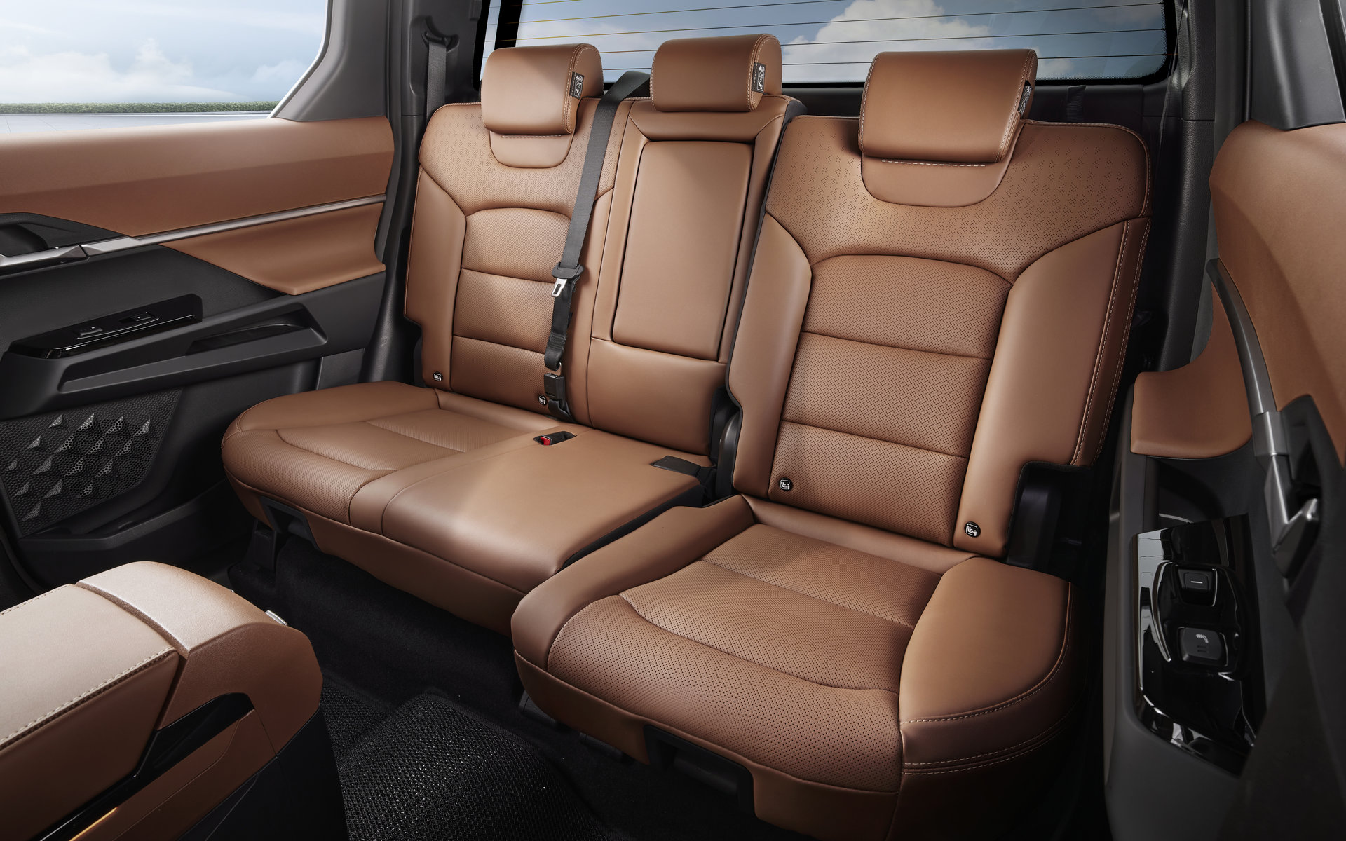 16P_Reclining seat_Main