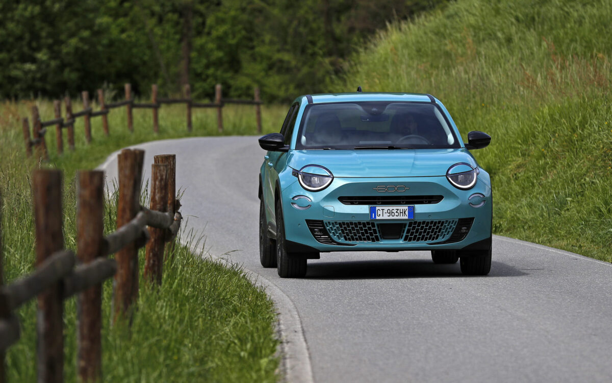 FIAT 600 Hybrid Icon: Ετοιμοπαράδοτο, με χαμηλότερη τιμή και πλούσιο στάνταρ εξοπλισμό