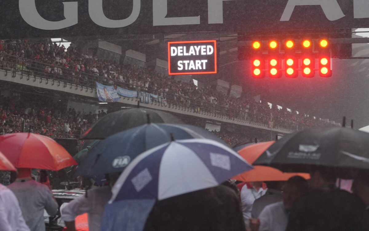 F1: Χάος στην Μαλαισία με την βροχή, καθυστέρηση 100 λεπτών (video)