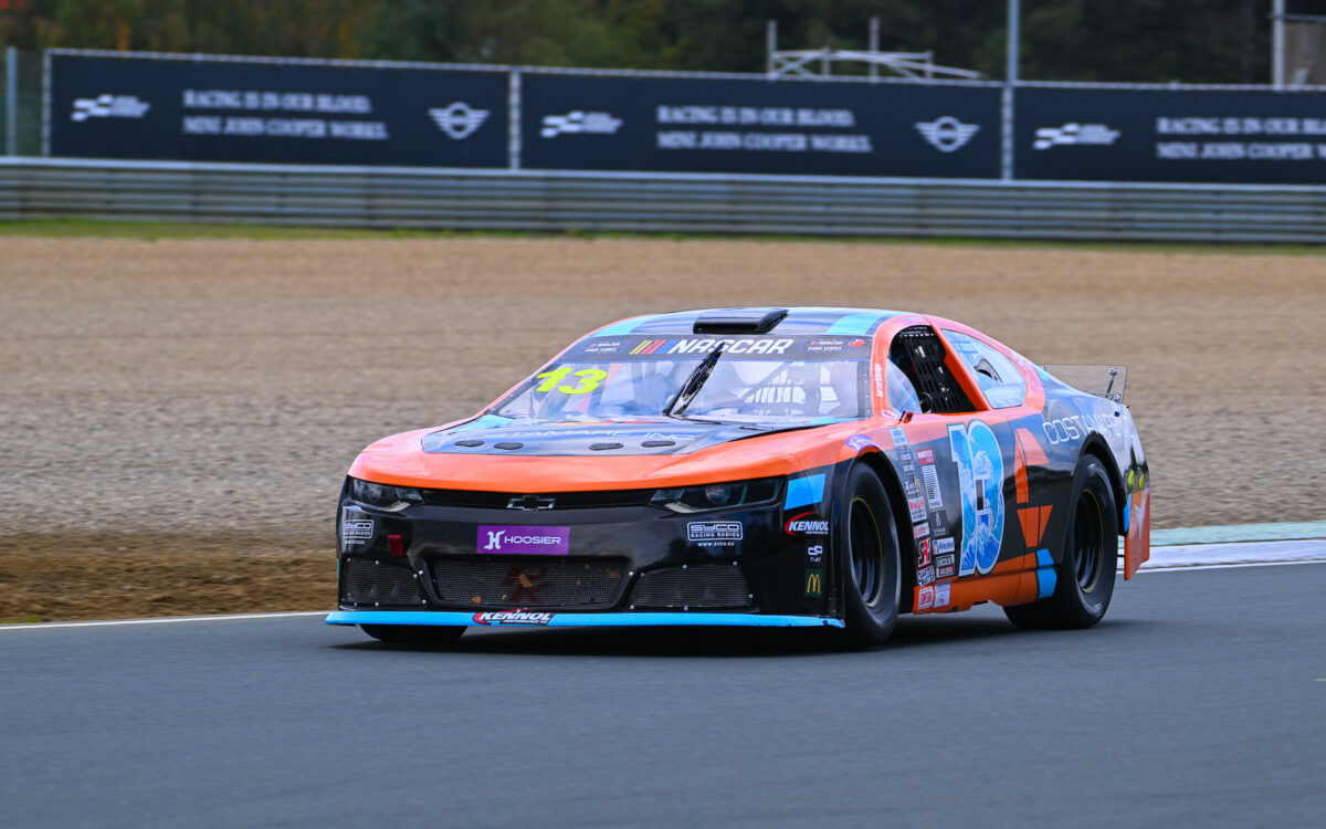NASCAR Euro Series: Τέταρτος στην V8GP ο Θωμάς Κρασώνης – Έβαλε τις βάσεις για το 2027
