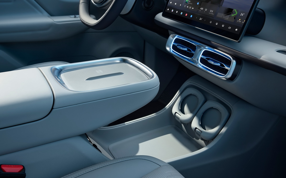 Leapmotor-B10-EV-interior-2026 (2)