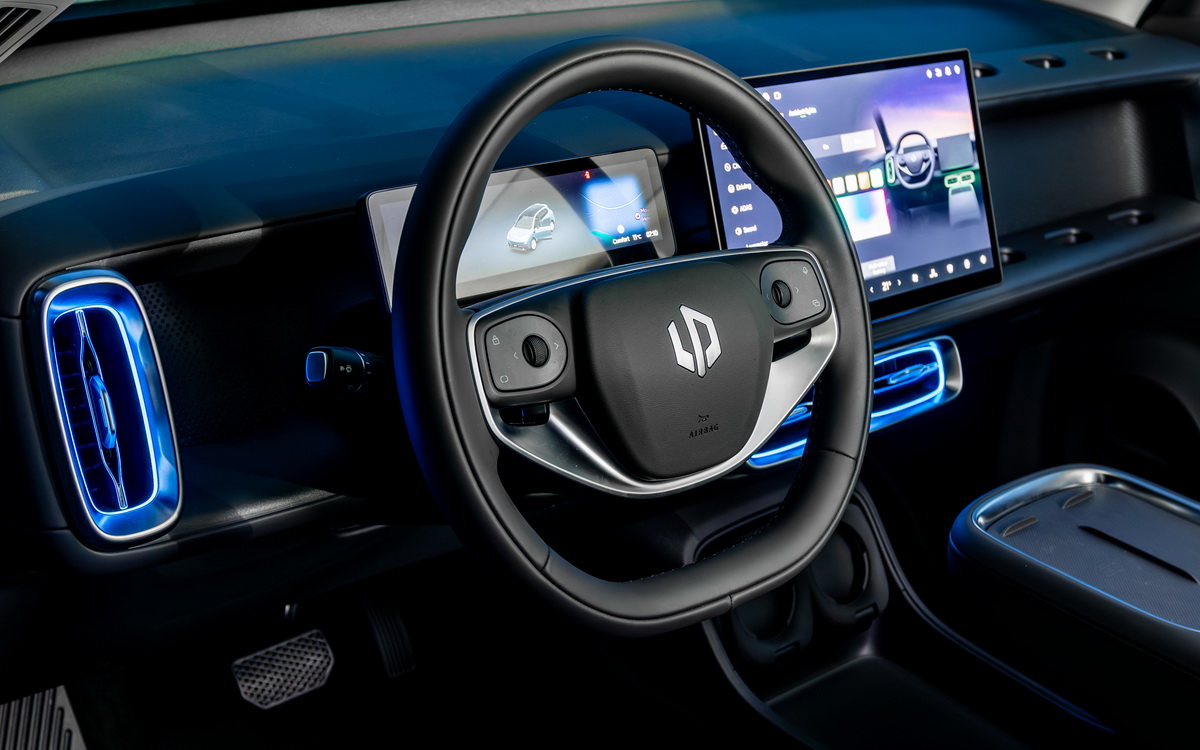 Leapmotor-B10-EV-interior-2026 (3)