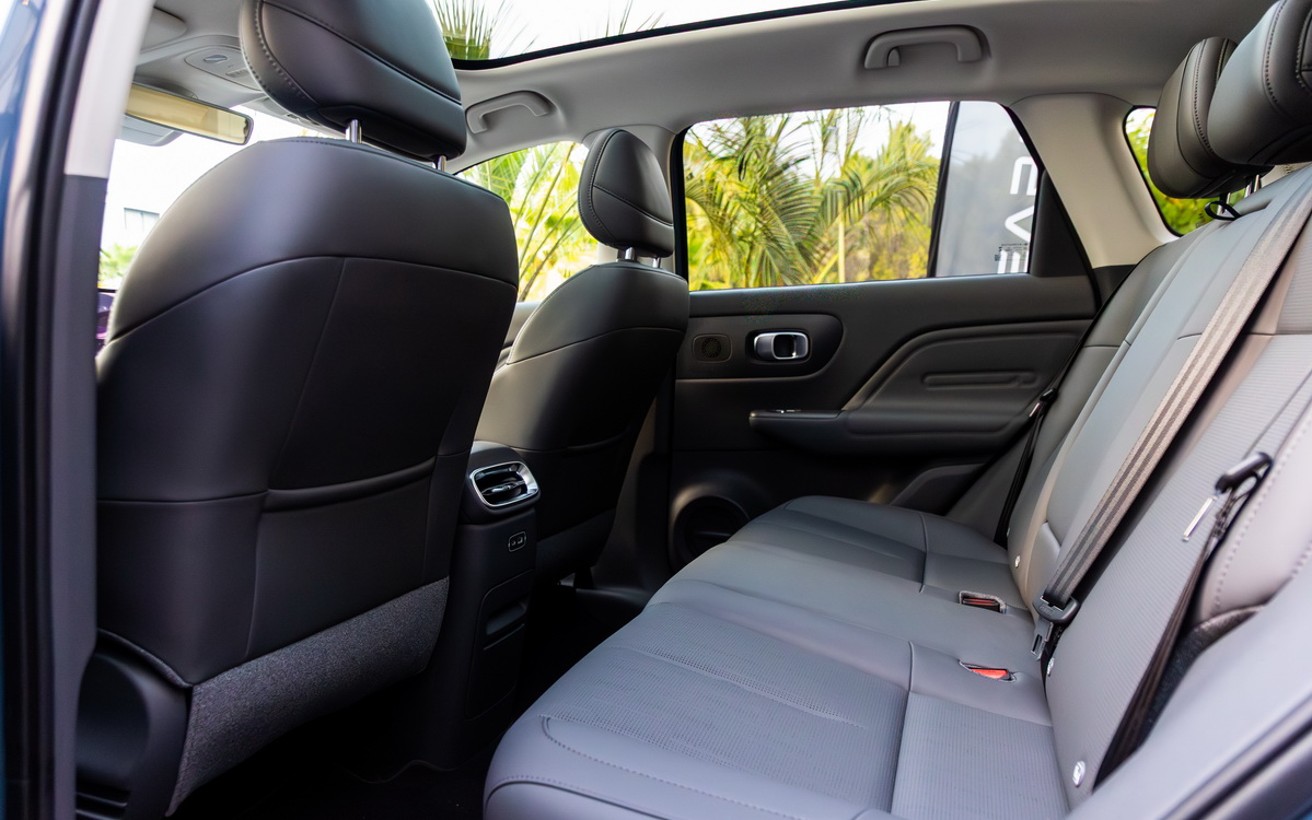 Leapmotor-B10-EV-interior-2026 (4)