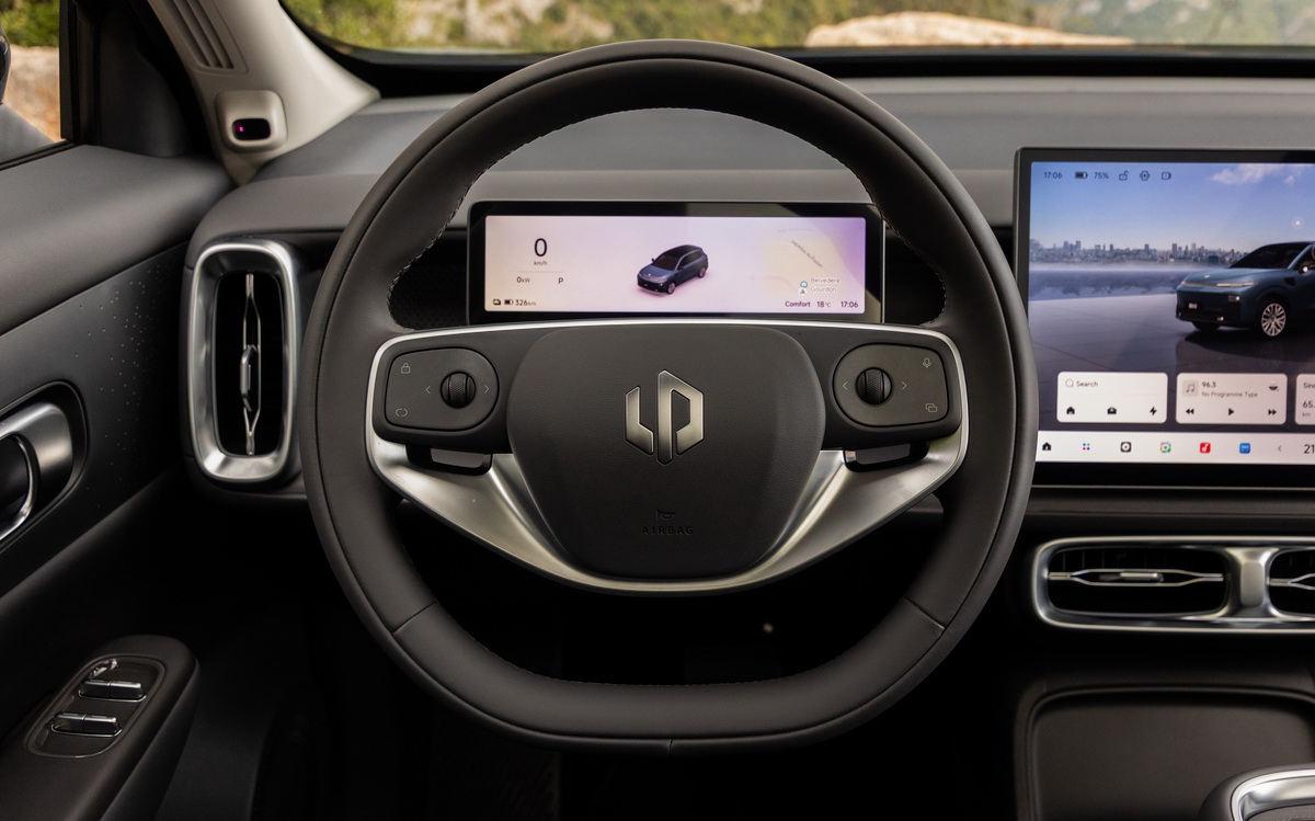 Leapmotor-B10-EV-interior-2026 (6)