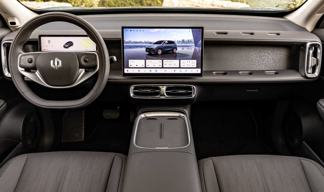 Leapmotor-B10-EV-interior-2026 (8)
