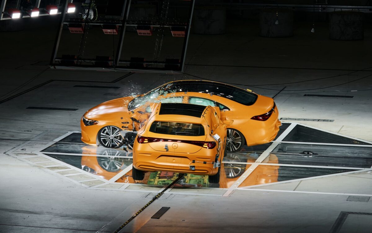 Σύγκρουση σε διασταύρωση: Το crash test της Mercedes-Benz με δύο CLA και ταχύτητα 56 km/h (video)