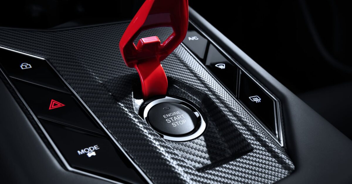 Το υβριδικό SUV με κουμπί start/stop που θυμίζει Lamborghini – Πότε θα έρθει στην Ελλάδα