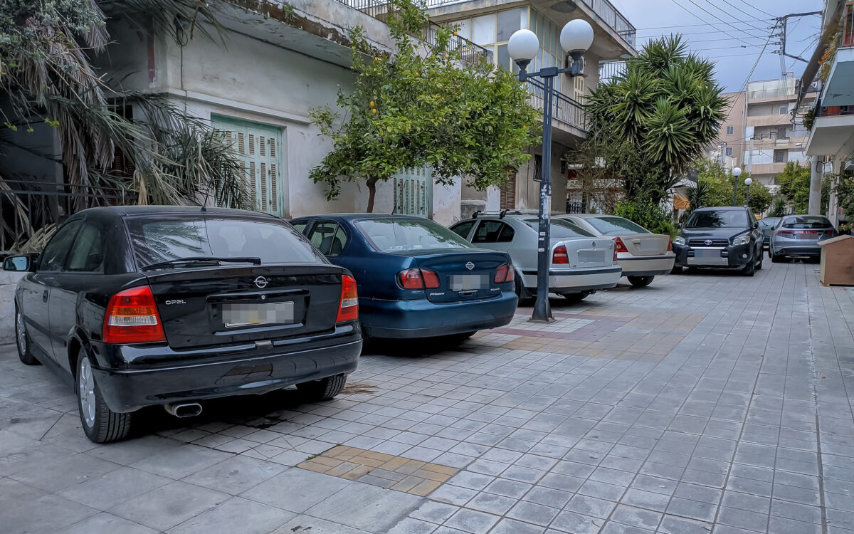 Πόσες ώρες χάνει ένας οδηγός αναζητώντας θέση στάθμευσης στην Αθήνα;
