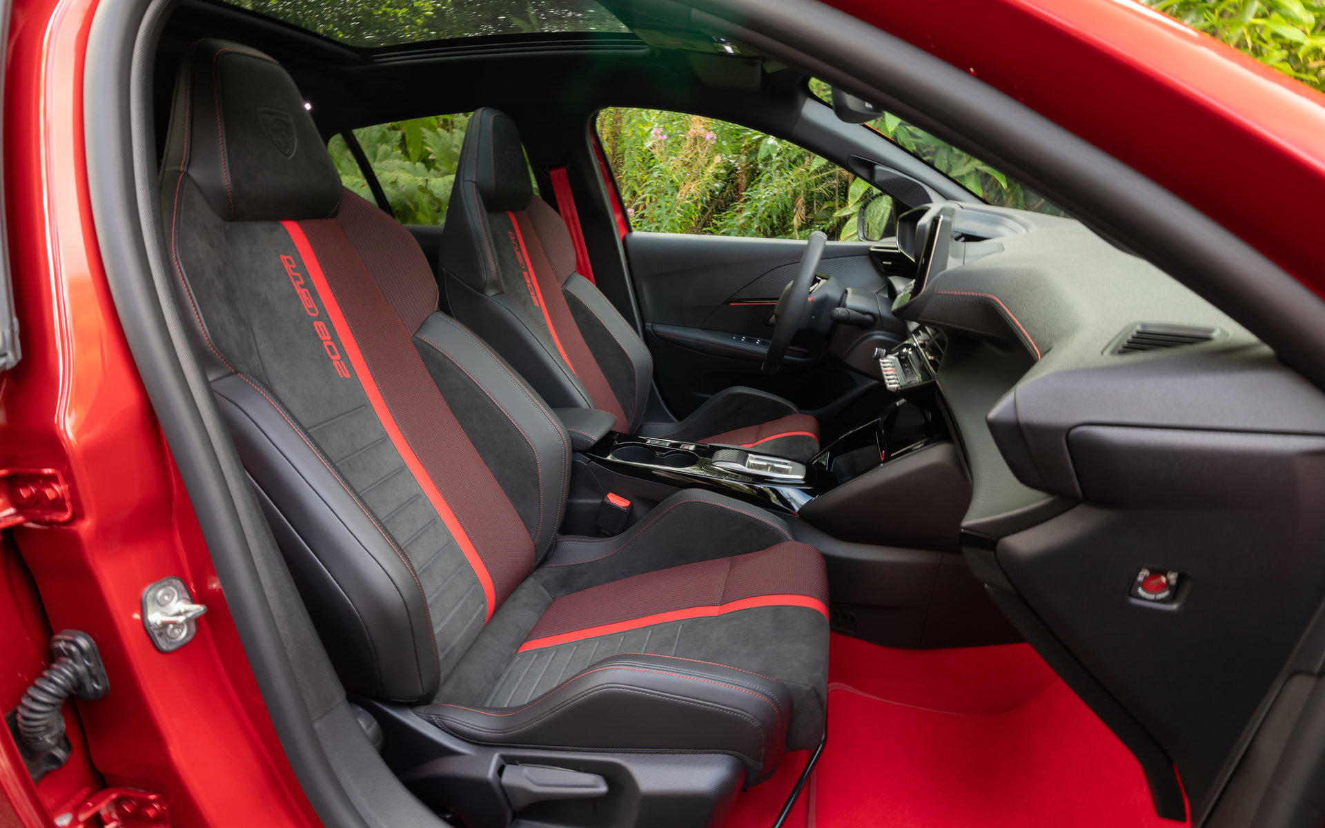 Peugeot-E-208-GTi-6