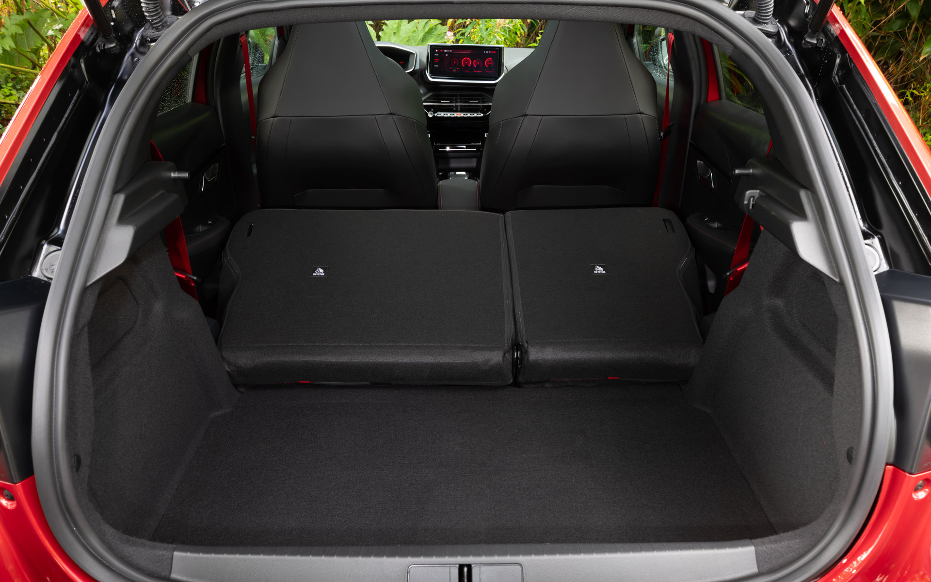 Peugeot-E-208-GTi-7