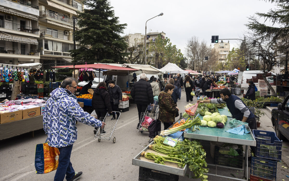 Πώς θα απομακρύνονται τα παρκαρισμένα ΙΧ στους δρόμους των λαϊκών αγορών